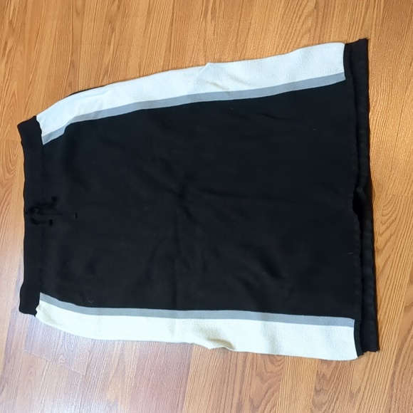 Knit Pencil Skirt - Picture 6 of 6